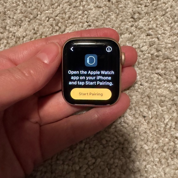 Apple Watch Series 4 40mm Rose Gold - Picture 9 of 10